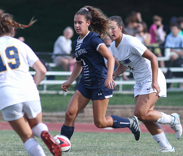 Jordyn Paszamant '22 Powerful for Varsity Girls' Soccer Squad